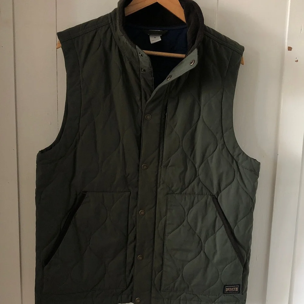 Duluth trading Men's Quilted Vest in Olive Green size Medium lots pockets - Picture 1 of 8